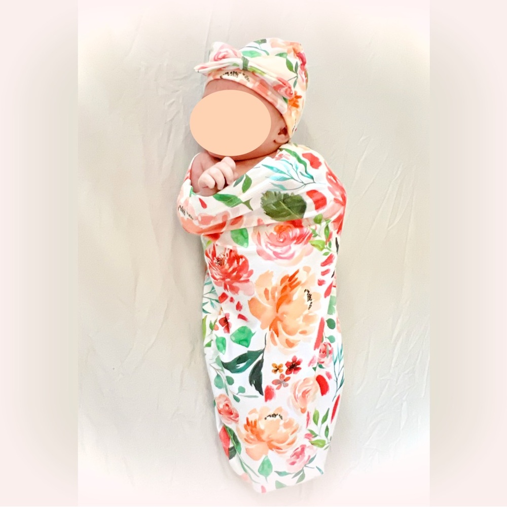EUC Itzy Ritzy Cocoon Swaddle and Hat Set in Peach Floral